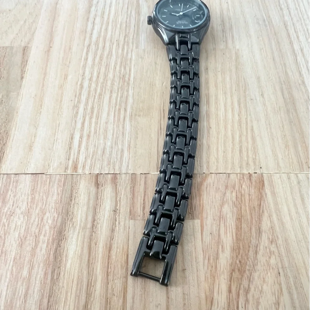 Omax ladies dress watch NEW BATTERY